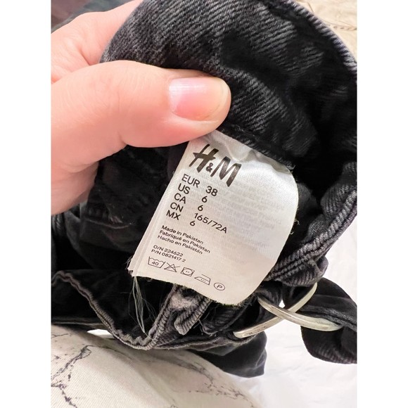H&M Black Ultra High Waist Belted Tapered Mom Jeans Size 6 - Picture 7 of 9